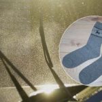 Řidiči jsou vyzýváni, aby na stěrače aut nasazovali staré ponožky: